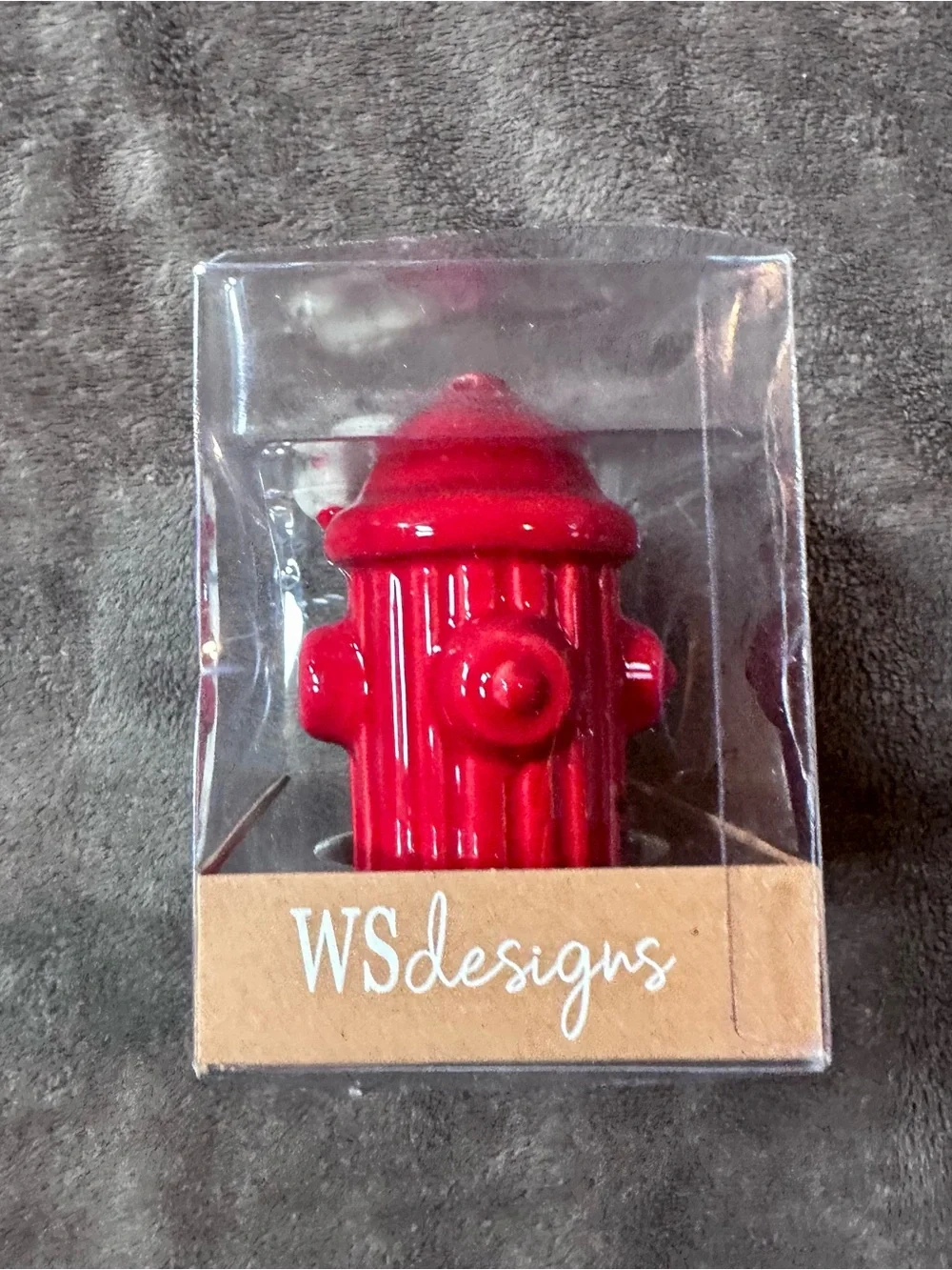 Willow Street Designs Dog Fire Hydrant Salt Pepper Shakers Ceramic NIB 40035